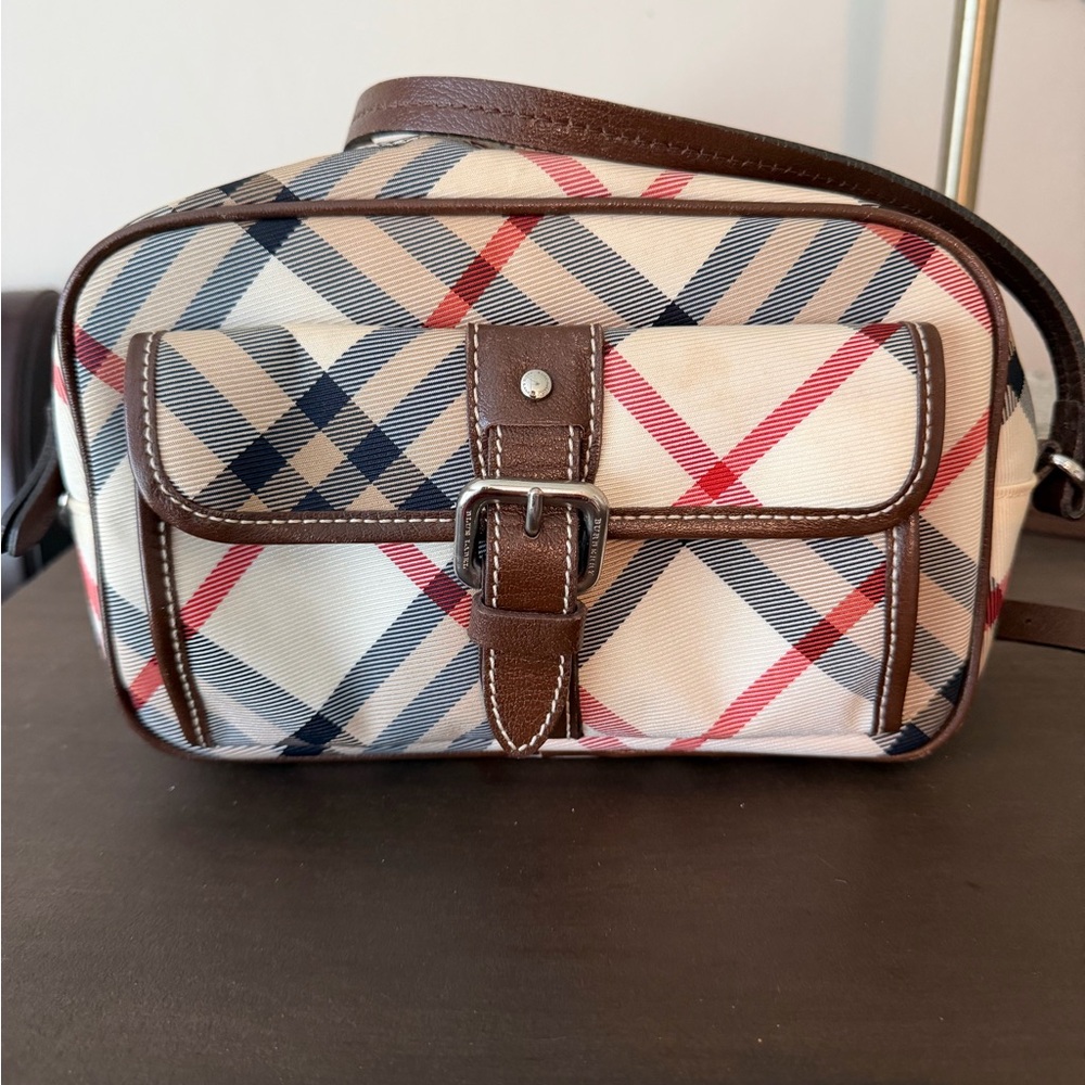 Elegant Checkered Burberry crossbody bag 
with Leather Accents